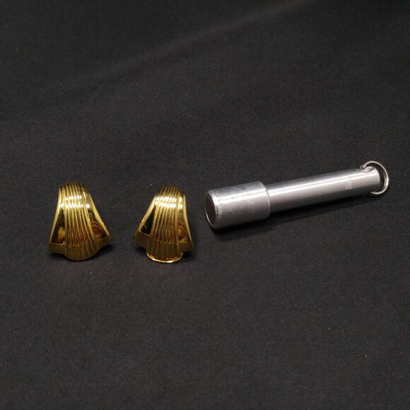 Kenneth Jay Lane Gold Plated Shell Clip On Earrings 1990s Vintage Jewelry KJL - Picture 9 of 10